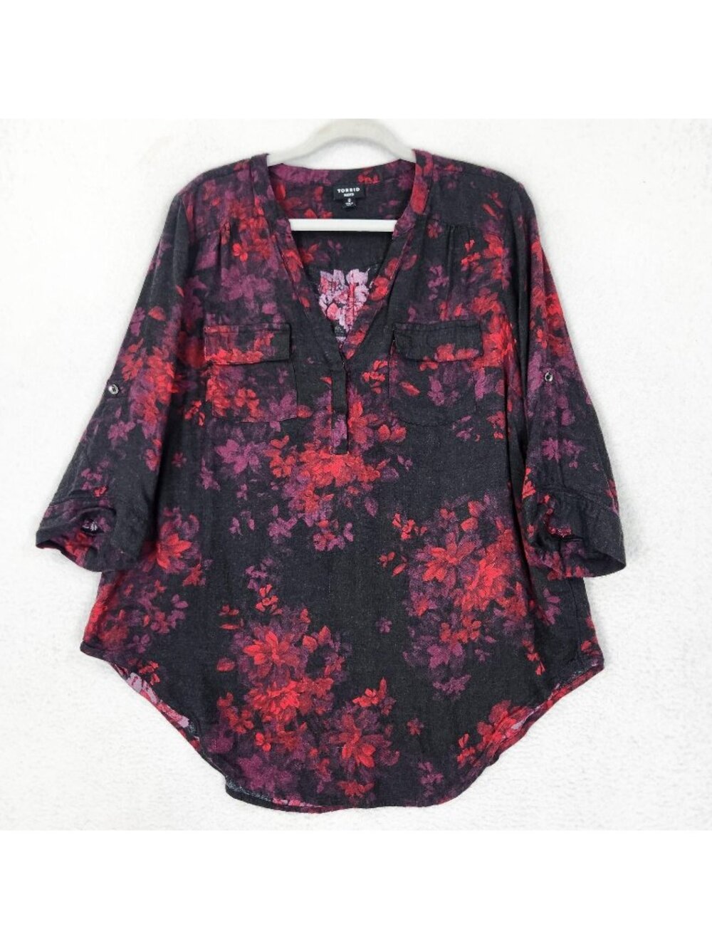 Torrid Shirt Womens 0 XL Red Gray Floral Harper Roll Tab Tunic Top 3/4 Sleeve